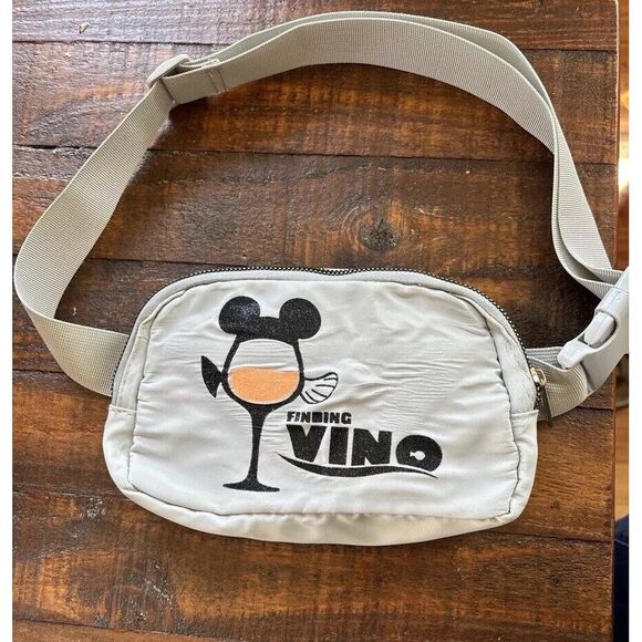 "Finding Vino" Fanny Pack, Waist Bag, Gray Nemo Adjustable Vacation‎ - Picture 1 of 8